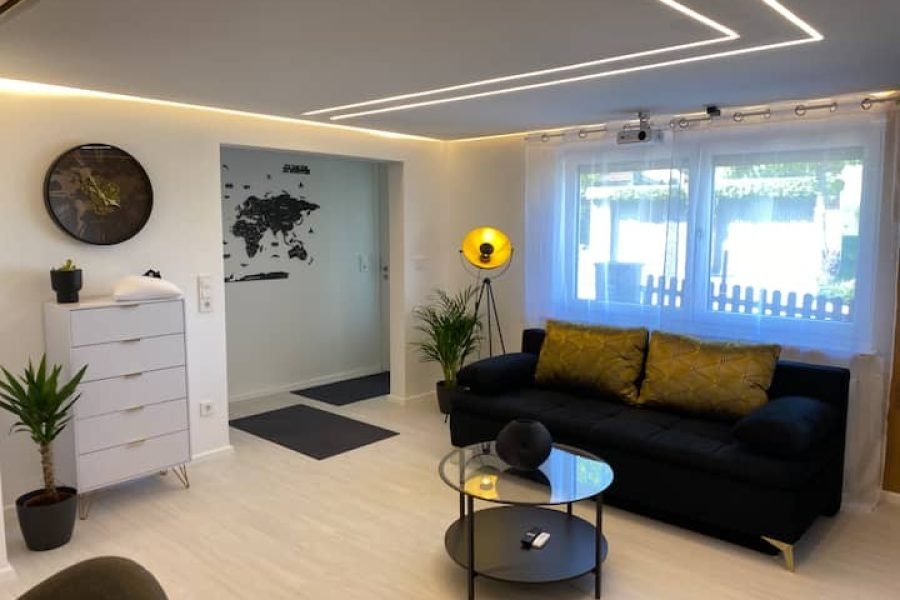 Novo apartamento com banheira de hidromassagem e home theater