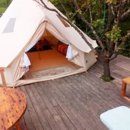 Tenda 1 com cachoeira e natação a 10 minutos a pé