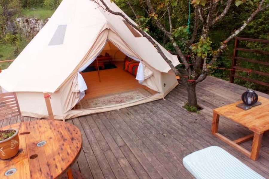 Tenda 1 com cachoeira e natação a 10 minutos a pé