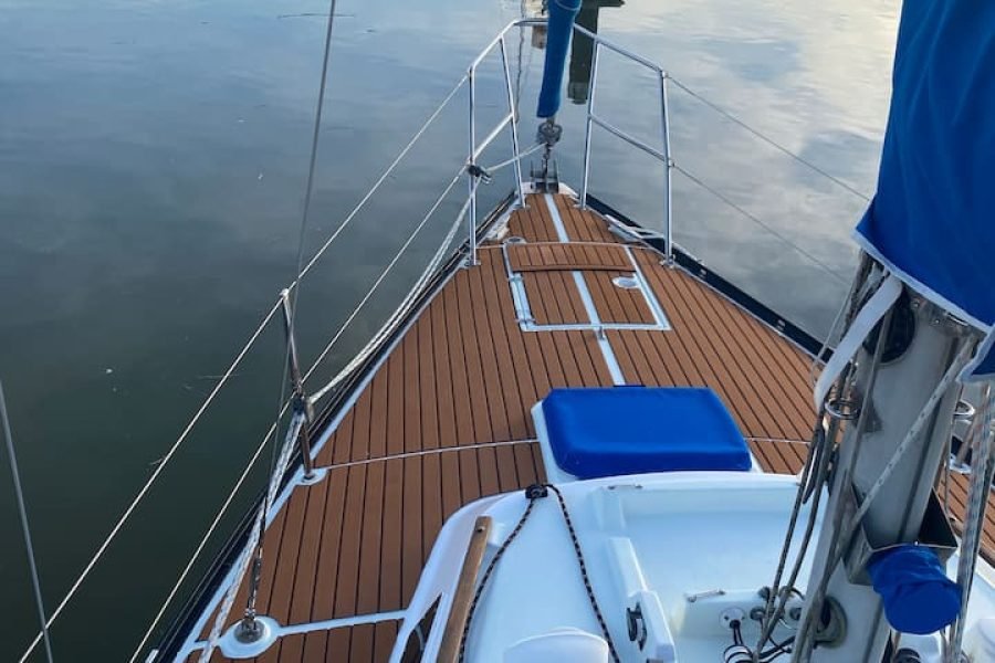 Barco à vela charmoso