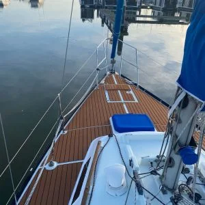 Barco à vela charmoso