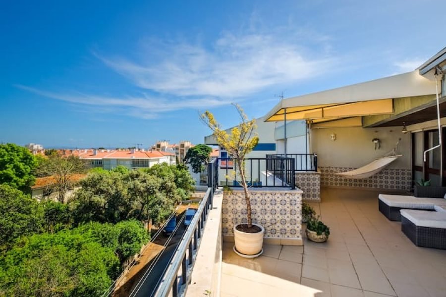 VISTA MAR com terraço perto da praia em Monte Estoril