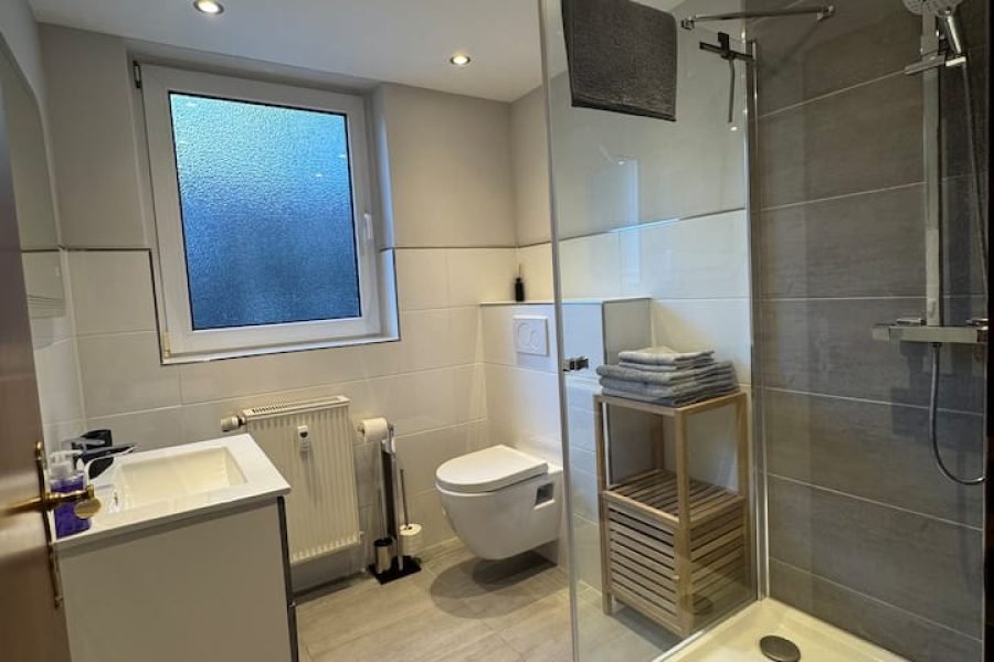 Belo apartamento reformado em local tranquilo