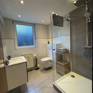 Belo apartamento reformado em local tranquilo