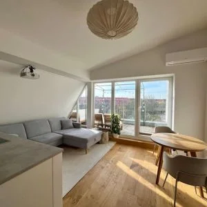 Quarto muito bonito com varanda e terraço  Compartilhar  Salvar