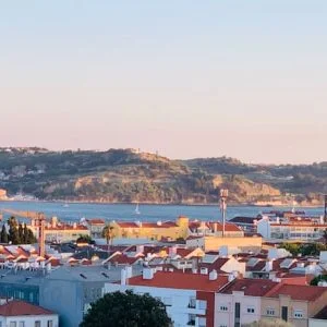 Suíte privativa com vista para o Tejo