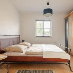 Tão verde no meio de Berlim! Para o S-Bahn e metrô 7 min!