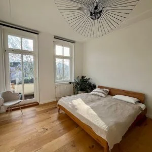 Quarto muito bonito com varanda e terraço  Compartilhar  Salvar