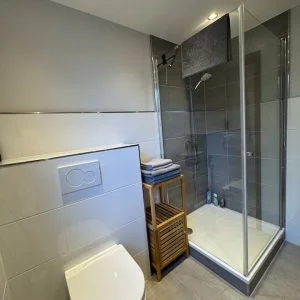 Belo apartamento reformado em local tranquilo