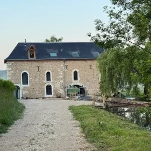 Moinho de água familiar no coração de Sarthe