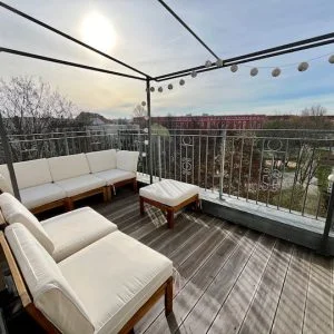 Quarto muito bonito com varanda e terraço  Compartilhar  Salvar