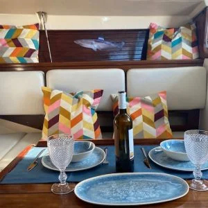 Barco à vela charmoso