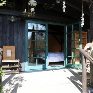 Casa de campo à beira da floresta