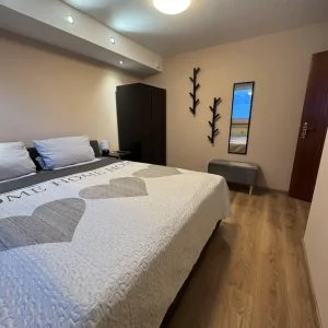 Belo apartamento reformado em local tranquilo