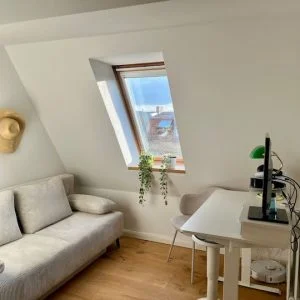 Quarto muito bonito com varanda e terraço  Compartilhar  Salvar