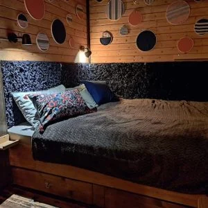 Cabana na floresta à beira do lago – Glamping