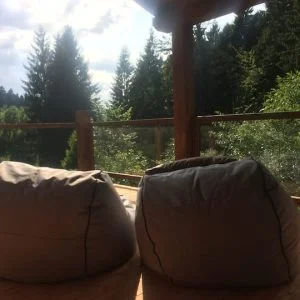 Casa de hóspedes da família Waldkauz no meio da floresta