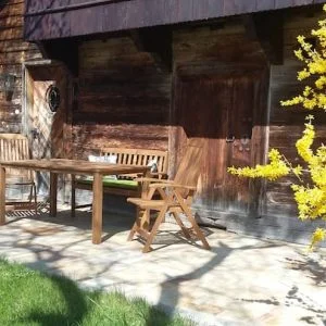 Casa de madeira isolada em local muito tranquilo