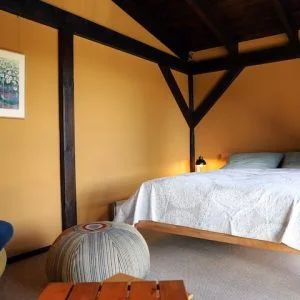 Casa de campo à beira da floresta