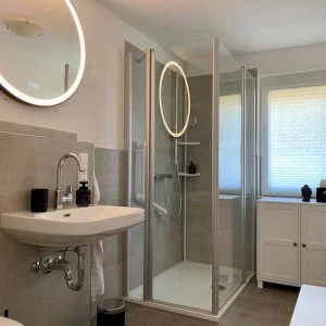 Novo apartamento com banheira de hidromassagem e home theater