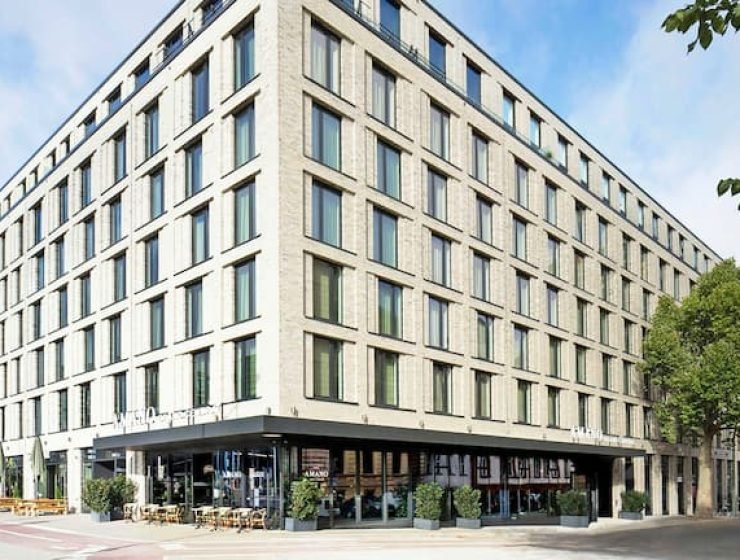 Estação de trem central do lado de fora – estilo elegante por dentro