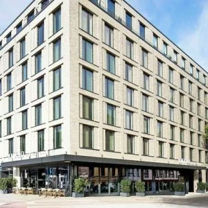 Estação de trem central do lado de fora – estilo elegante por dentro