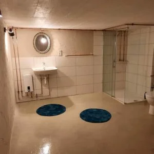 Cabana na floresta à beira do lago – Glamping