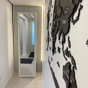 Novo apartamento com banheira de hidromassagem e home theater