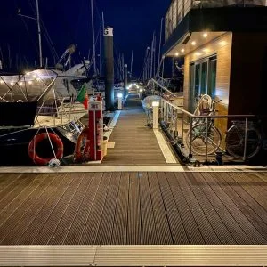 Barco à vela charmoso