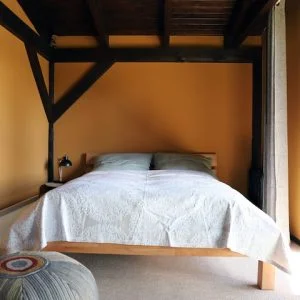 Casa de campo à beira da floresta