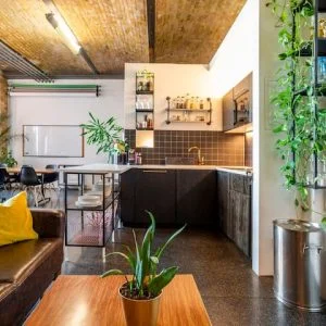 Loft e estúdio de arte em um centro criativo industrial