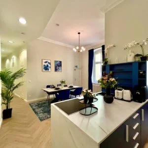 Apartamento elegante de 3 quartos em Kudamm |90m²| Localização superior