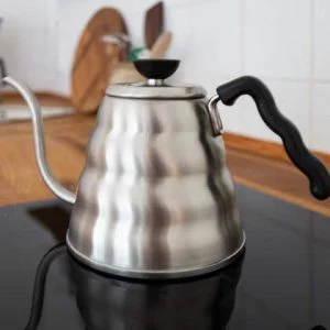 Apartamento iluminado com vista para a floresta