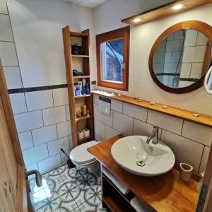 Casa de hóspedes da família Waldkauz no meio da floresta