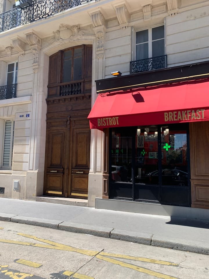 Quarto com deslumbrante Torre Eiffel e vista para o Sena!