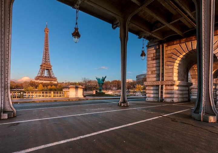 Quarto com deslumbrante Torre Eiffel e vista para o Sena!