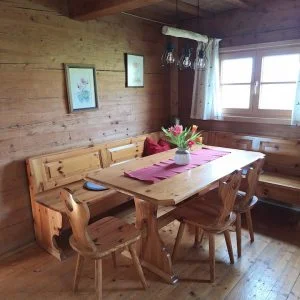 Casa de madeira isolada em local muito tranquilo