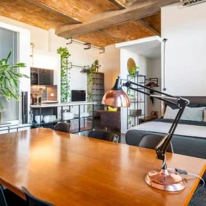 Loft e estúdio de arte em um centro criativo industrial