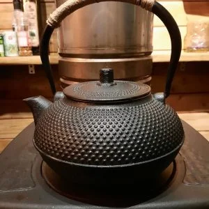 Cabana na floresta à beira do lago – Glamping