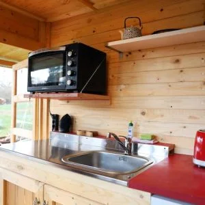 Casa de campo à beira da floresta