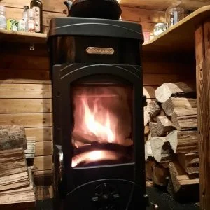 Cabana na floresta à beira do lago – Glamping