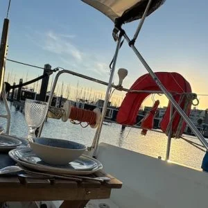 Barco à vela charmoso