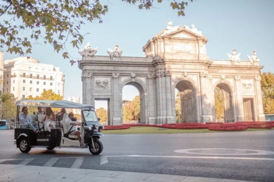Passeio de Eco Tuk Tuk em Madrid