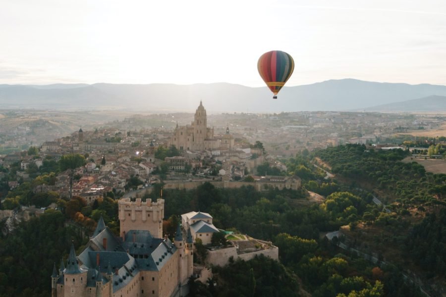 Experiência num balão de ar quente em Segóvia a partir de Madrid