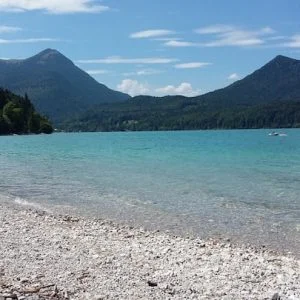 Casa de madeira isolada em local muito tranquilo