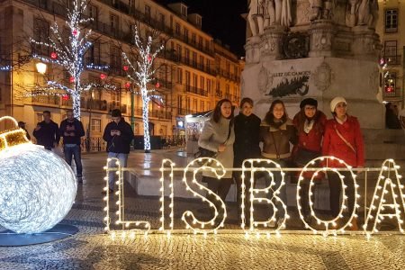 Passeio de Tuk Tuk de Natal em Lisboa: Luzes da Cidade e Mercados