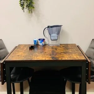 Tão verde no meio de Berlim! Para o S-Bahn e metrô 7 min!