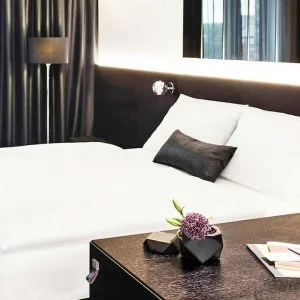 Estação de trem central do lado de fora – estilo elegante por dentro