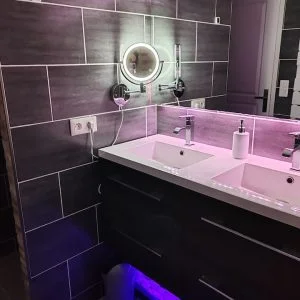 À sombra da árvore de tília.