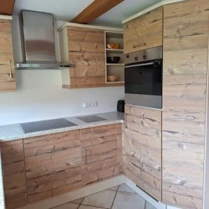 Casa de madeira isolada em local muito tranquilo